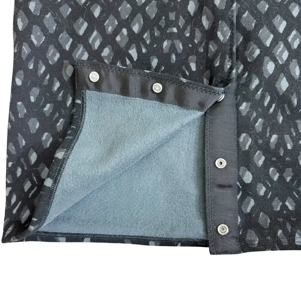 Lululemon Black/Gray Print Vinyasa Scarf EUC Snap Closure Fleece Lined